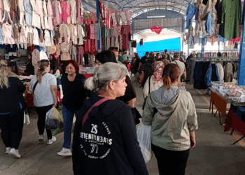Edirne'de belediyenin kapattığı Ulus Pazarı, mahkeme yoluyla yeniden açıldı