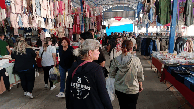 Edirne'de belediyenin kapattığı Ulus Pazarı, mahkeme yoluyla yeniden açıldı