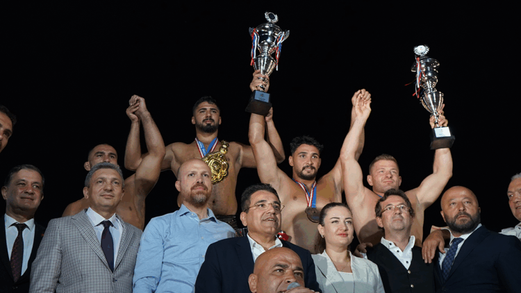 Elmalı’da başpehlivan Enes Doğan