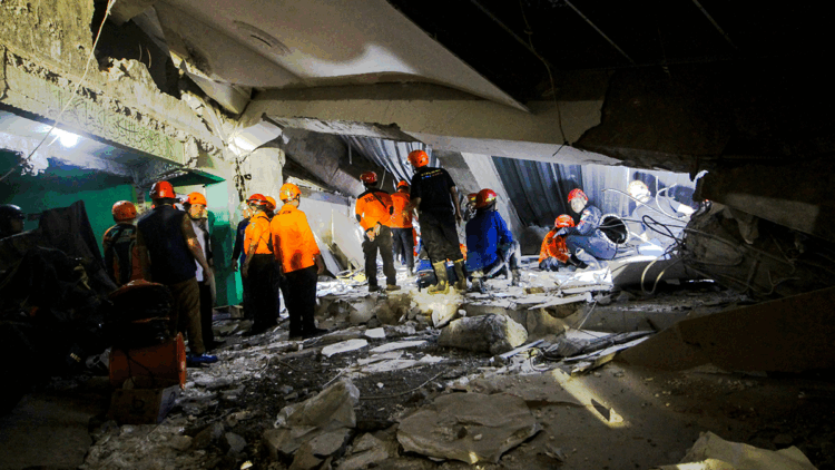 Endonezya’da okul binası çöktü: 3 ölü, 99 yaralı