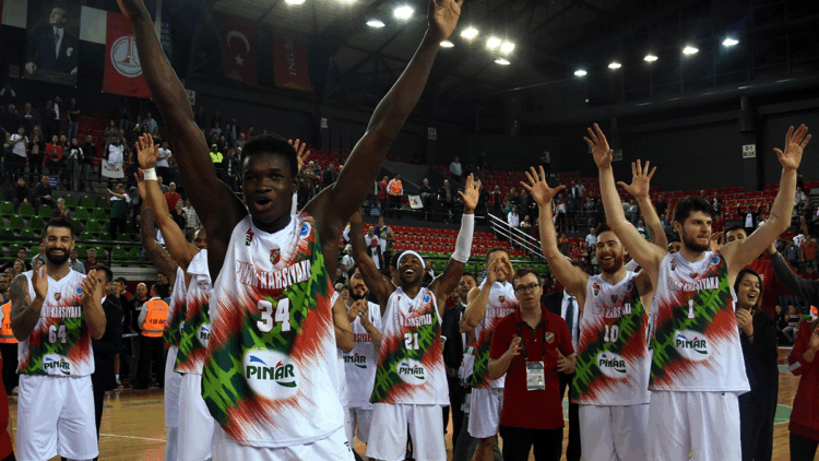 Eski Karşıyakalı Adem Bona ay-yıldızlı formayla şov yaptı