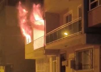 Evini ateşe veren baba öldü, oğlu yaralandı