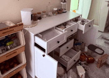 Evini dağıtıp, hırsızlık ihbarında bulundu