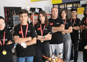 Faydalı yük taşıyabilen İHA projesiyle TEKNOFEST’te birinci oldular