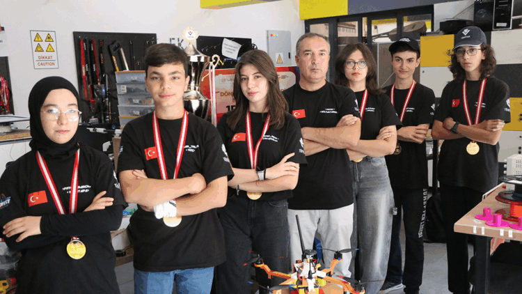 Faydalı yük taşıyabilen İHA projesiyle TEKNOFEST’te birinci oldular