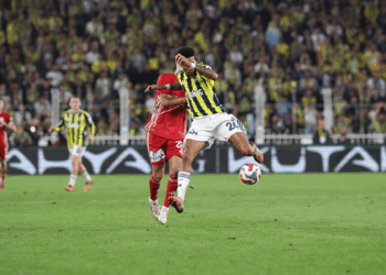 Fenerbahçe, Antalyaspor'u 2-0 mağlup etti