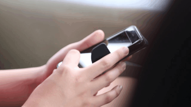 Fransa'da ortaokullarda cep telefonu yasağı yürürlüğe girdi