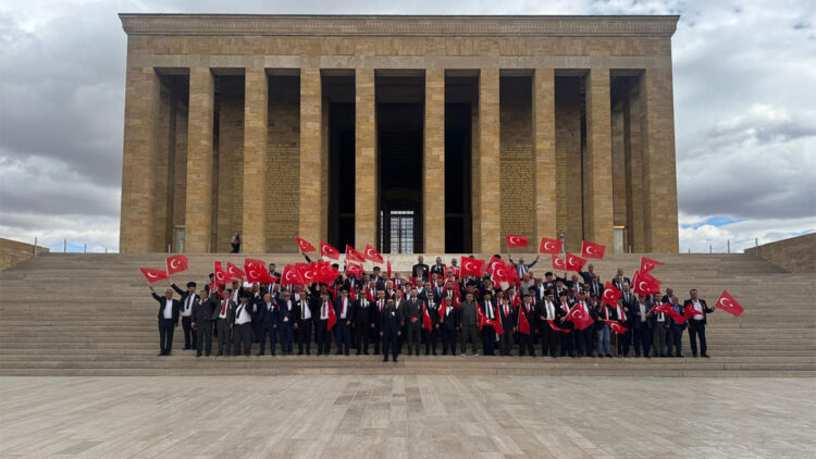 Türkiye Gaziler ve Şehit Aileleri Vakfı üyeleri Anıtkabir’i ziyaret etti