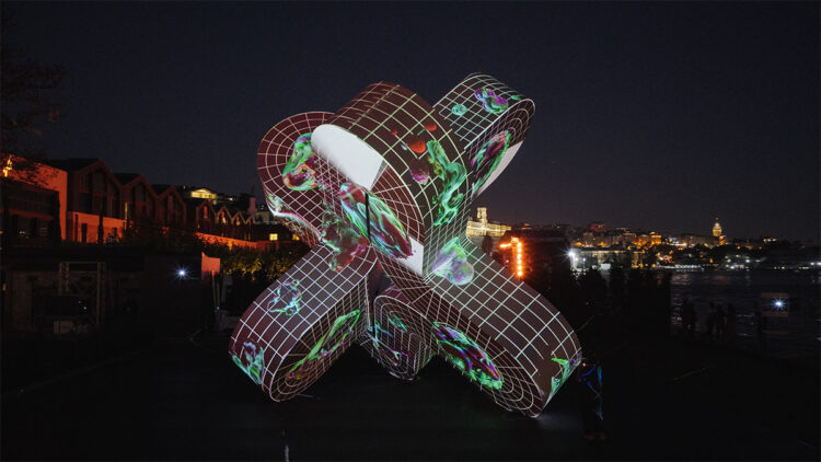 Güvenç Özel’in Neuroflux enstalasyonu sanatseverlerin beğenisini kazandı