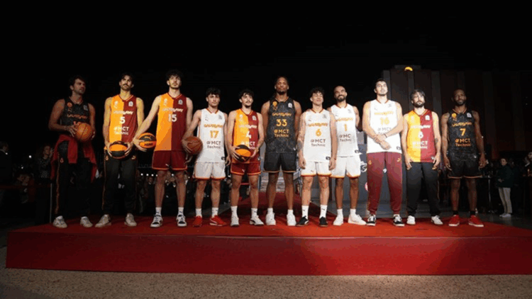 Galatasaray Adası’nda görkemli forma lansmanı gecesi