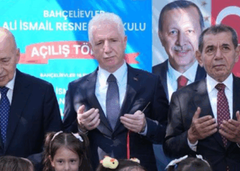 Galatasaray camiası, anaokulu açılışında bir araya geldi.