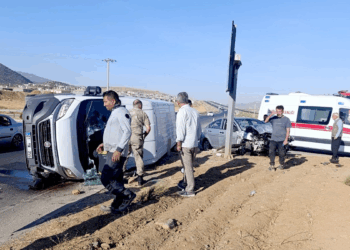 Gaziantep'te otomobil ile minibüs çarpıştı: 6 yaralı