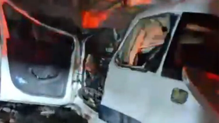 Ankara'da hafif ticari araç kamyona arkadan çarptı; 2 ölü