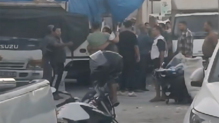 Samandağ'da pazarcılar arasında kavga