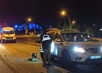 Havalimanına giderken otomobille önü kesilip vuruldu