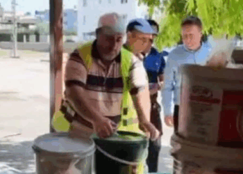 Hatay'da 800 kilo bozuk turşu imha edildi