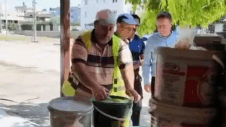 Hatay'da 800 kilo bozuk turşu imha edildi