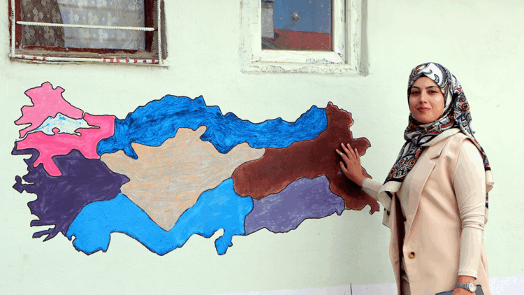 Hatice öğretmen, hayalini köy okulunda gerçekleştirdi