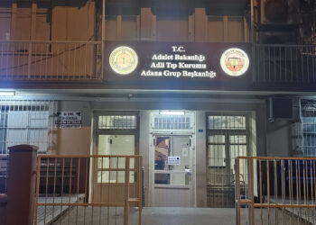 Adana'da spot mobilya dükkanına silahlı saldırı; 1 ölü
