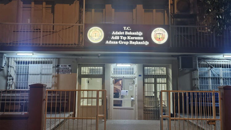 Adana'da spot mobilya dükkanına silahlı saldırı; 1 ölü