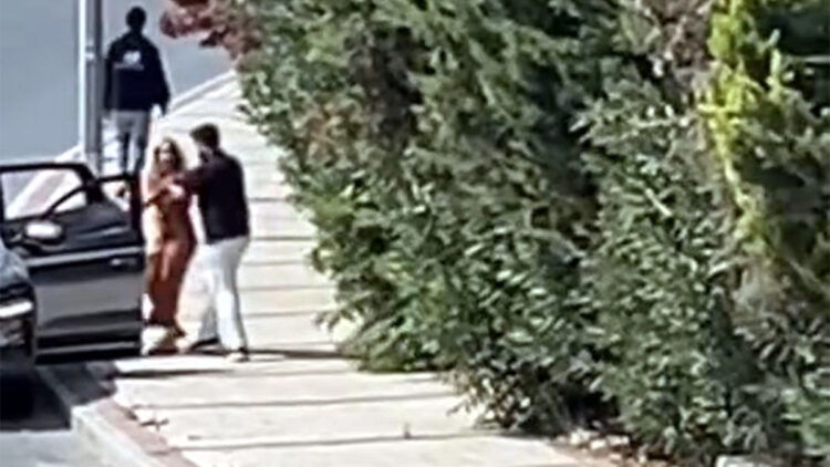 Bir kadın bir erkek tarafından gri bir cipe zorla bindirilerek kaçırıldı