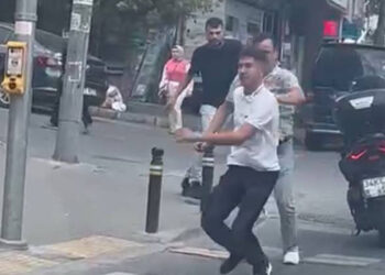 Gaziosmanpaşa'da trafikte yol verme kavgası