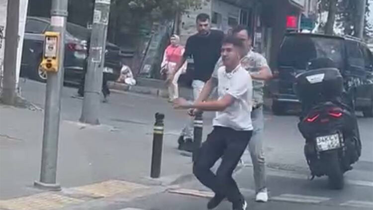 Gaziosmanpaşa'da trafikte yol verme kavgası