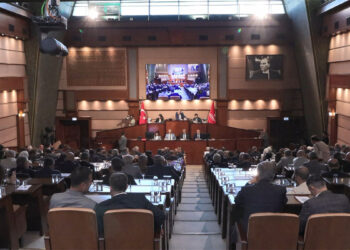 İBB Meclisi'nde toplu ulaşıma zam maddesi komisyona sevk edildi
