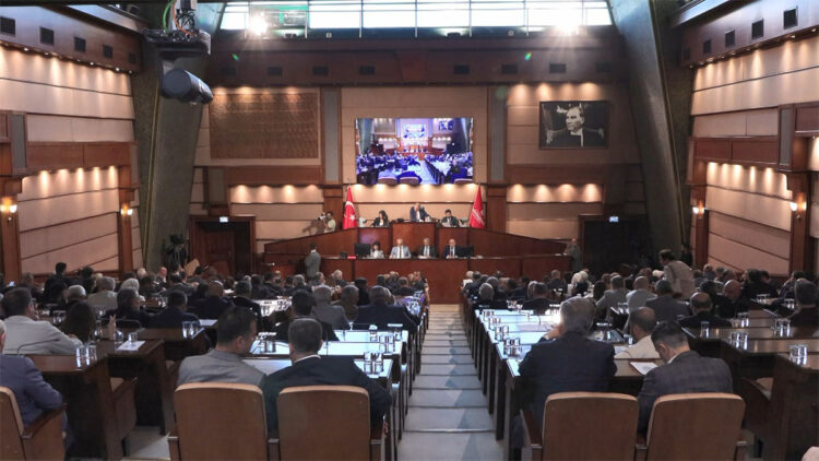 İBB Meclisi'nde toplu ulaşıma zam maddesi komisyona sevk edildi