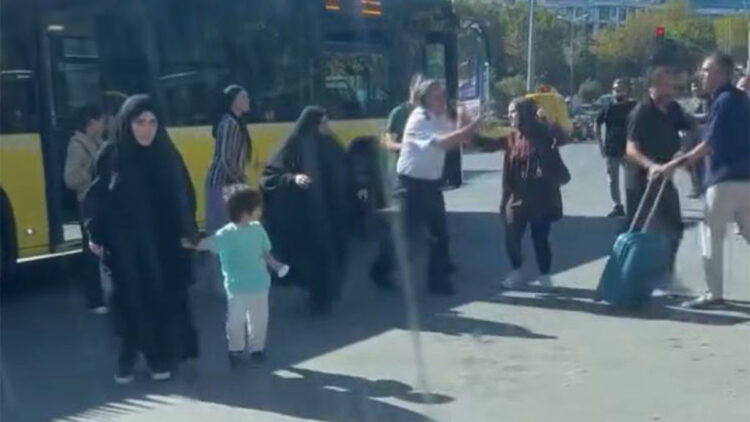 Sultangazi'de İETT şoförüyle yolcunun yumruklu kavgası kamerada