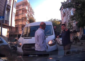 Sultangazi'de sürücülerin ters yön tartışması