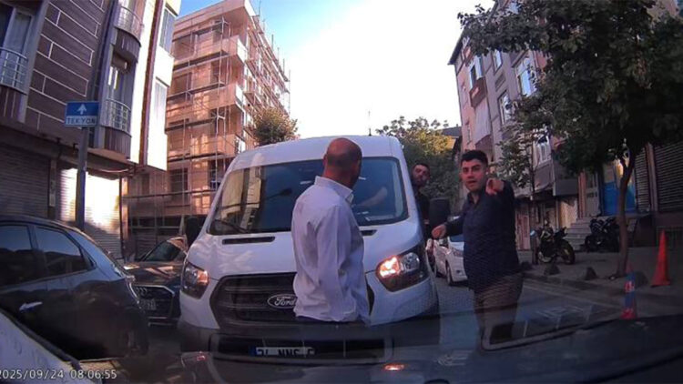 Sultangazi'de sürücülerin ters yön tartışması