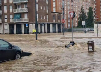 İtalya'da sağanak sele neden oldu; Seveso Nehri taştı