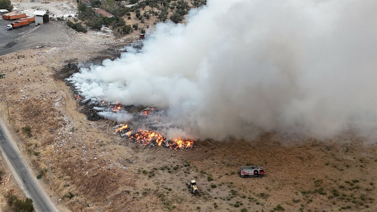 İzmir'de çöp transfer merkezinde yangın