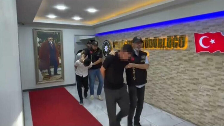 İzmir'de dolandırıcılık operasyonunda 53 kişi tutuklandı