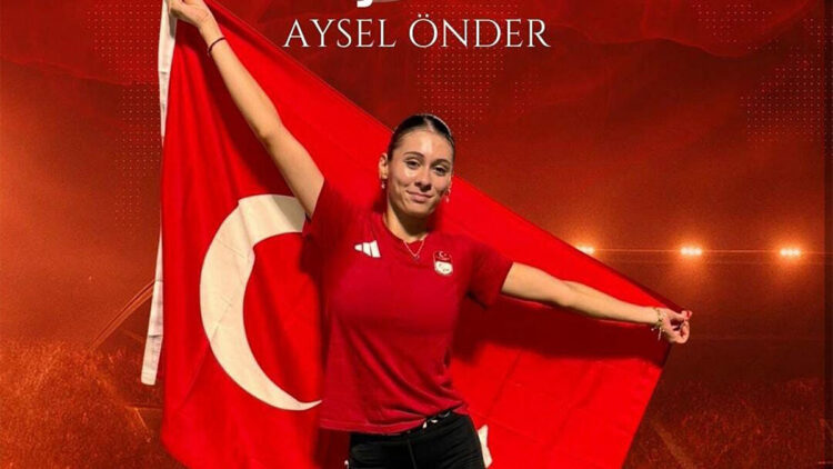 Aysel Önder Dünya Şampiyonası'nda rekorla zirveye çıktı