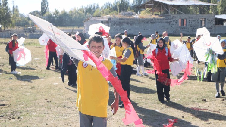 İlik nakli olan Sıraç için uçurtma uçurdular