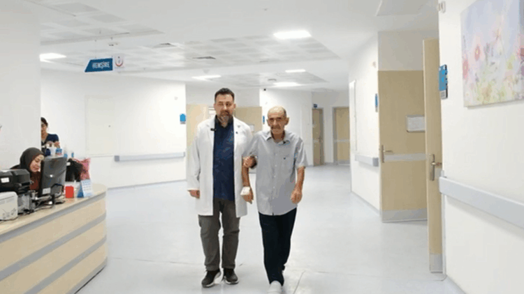 İneğin teptiği çiftçi, yelken göğüs ameliyatıyla sağlığına kavuştu