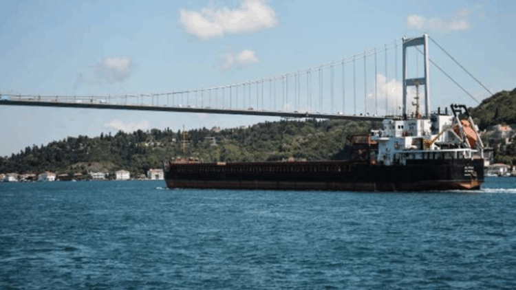 İstanbul Boğazı'nda gemi trafiği yeniden açıldı 