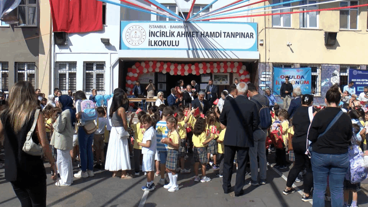 İstanbul'da uyum haftası düzenlenen törenle başladı