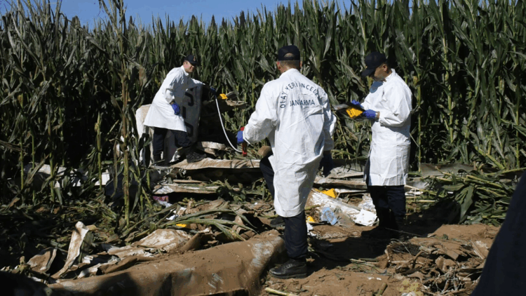 İzmir'de eğitim uçağı düştü: 1 ölü