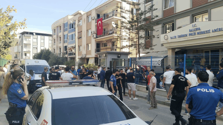 İzmir'de polis merkezine silahlı saldırı: 2 şehit
