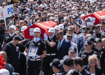 İzmir'de şehit 2 polis memuru toprağa verildi