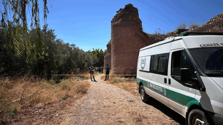 İznik'te tarihi surların dibinde erkek cesedi bulundu