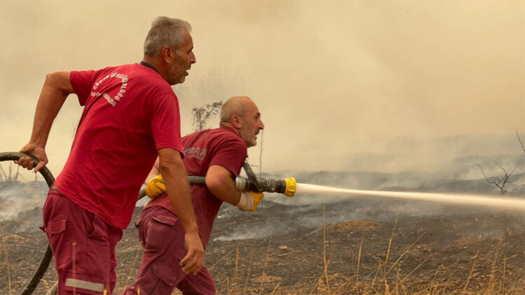 Karabük'te dün çıkan orman yangını henüz söndürülemedi