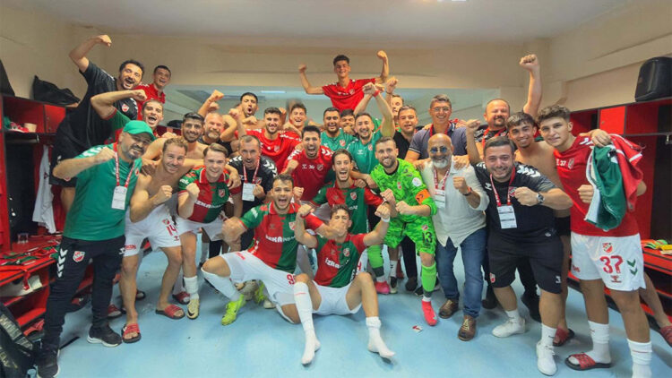 Karşıyaka yönetimi oyuncuların başarısını ödülsüz bırakmadı