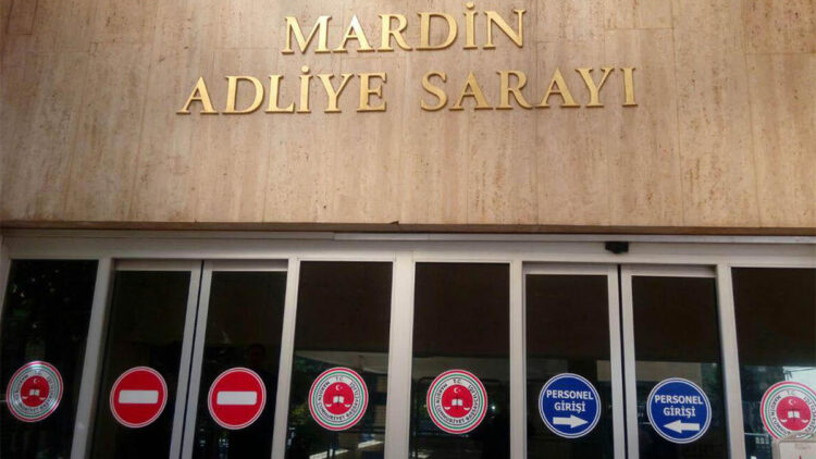 Kendisine bombalı tuzak kuran oğlu ve 3 arkadaşından şikayetçi olmadı