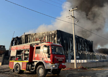 Kocaeli'de lojistik deposunda yangın
