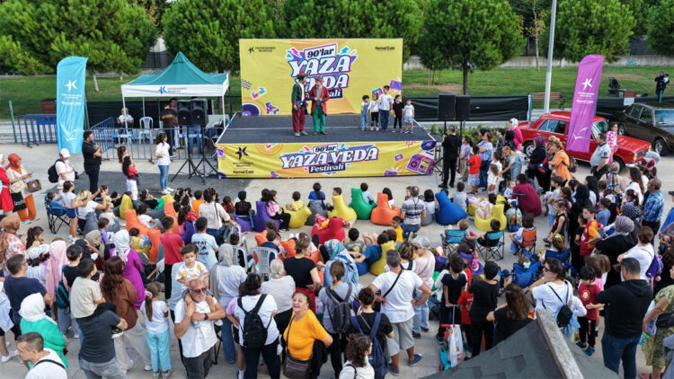 Küçükçekmece’de 90'lar Yaza Veda Festivali düzenlendi