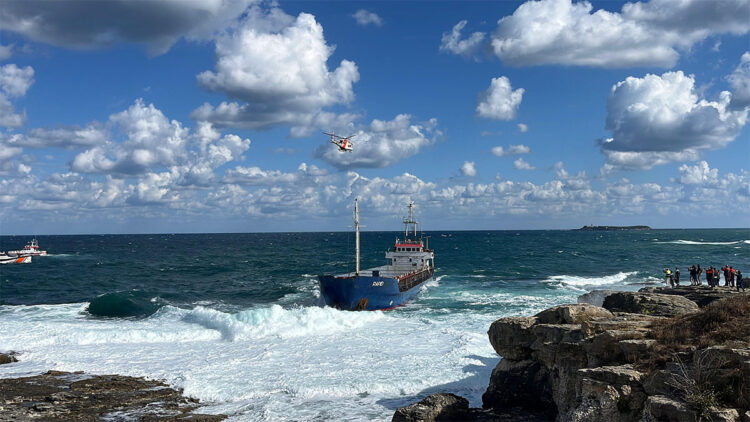 Tanzanya bandıralı kuru yük gemisi karaya oturdu